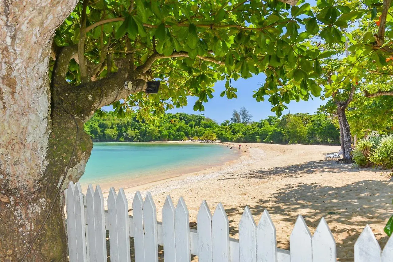 Sand And Tan Beach Hotel Ocho Rios