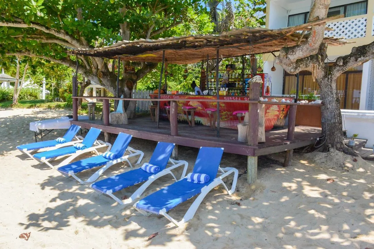 Sand And Tan Beach Hotel Ocho Rios
