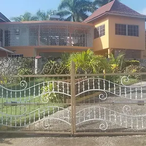 https://holiday-house-montego-bay.hotelsmontegobay.org