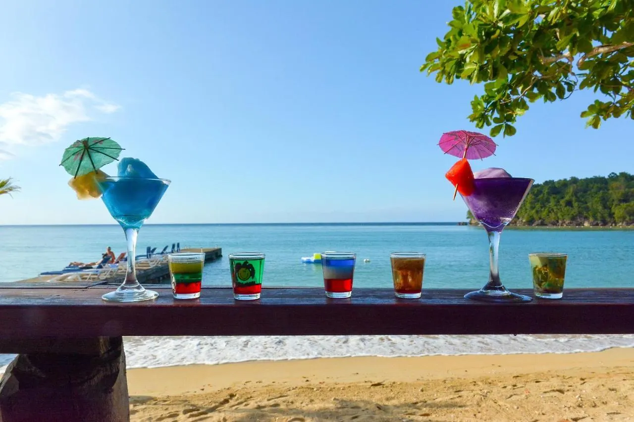 אוצ'ו ריוס Sand And Tan Beach Hotel