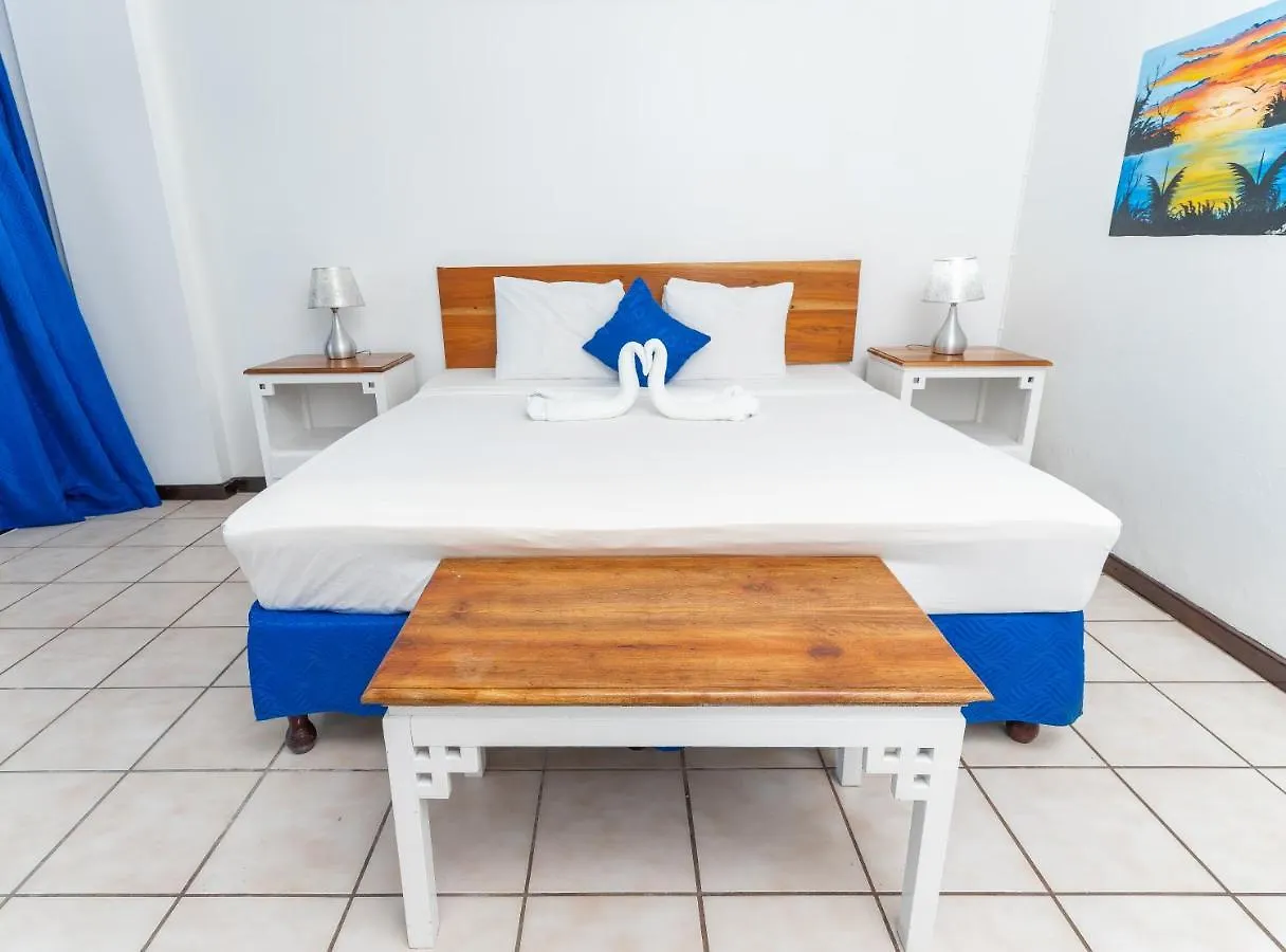 אוצ'ו ריוס Sand And Tan Beach Hotel